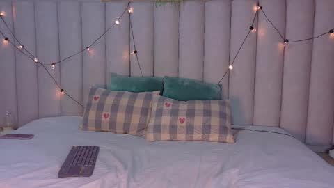 AHSLY online show from April 2, 2026, 12:03 pm