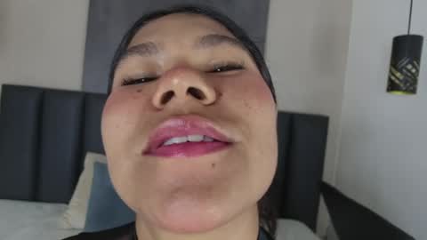 AHSLY online show from April 26, 2026, 12:47 pm