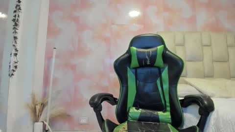 karoline  online show from February 16, 2026, 10:06 pm