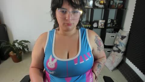 Catalina online show from February 1, 2025, 4:33 pm