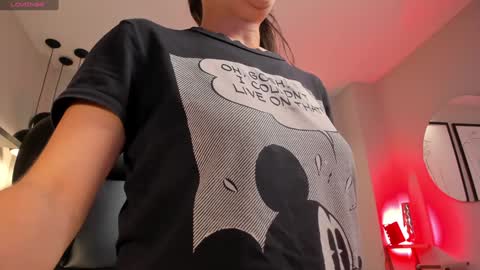  AILEEN VEGA  online show from December 26, 2024, 7:05 pm