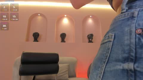  AILEEN VEGA  online show from January 18, 2025, 11:43 am