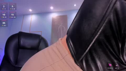  AILEEN VEGA  online show from February 20, 2025, 6:02 pm