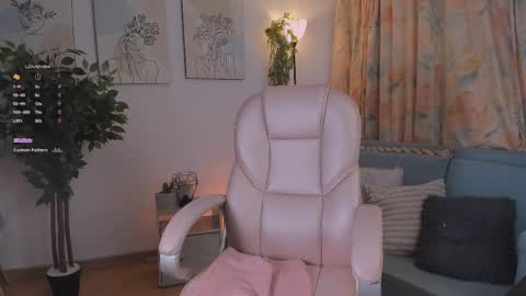 Aisha online show from April 13, 2026, 12:21 pm