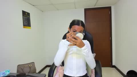 Aisha online show from March 17, 2026, 3:22 am