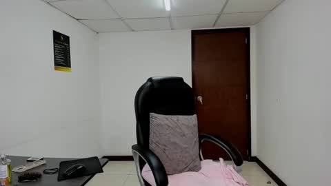 Aisha online show from March 25, 2026, 4:07 am