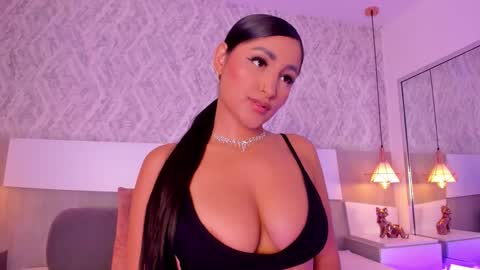 Aisha online show from November 22, 2025, 2:49 pm