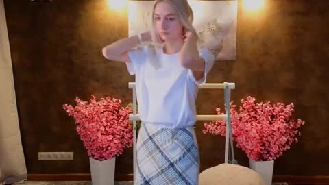 Snapshot of aishiro chatting on February 17, 2025, 12:48 pm aishiro online show from February 17, 2025, 12:48 pm