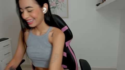 Snapshot of aitana05 chatting on February 15, 2025, 11:06 am VALENTINA independent online show from February 15, 2025, 11:06 am