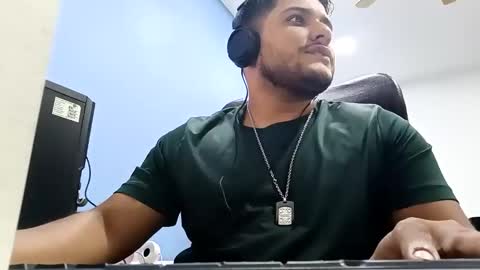 Snapshot of aj_cooper90_ chatting on December 28, 2024, 3:47 am Esteban online show from December 28, 2024, 3:47 am