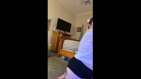 ajsquirts online show from October 31, 2025, 3:46 pm