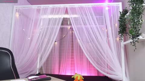 Snapshot of akame_s chatting on October 13, 2025, 8:42 pm             online show from October 13, 2025, 8:42 pm