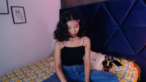 A K A N E  U W U online show from October 3, 2025, 4:59 pm