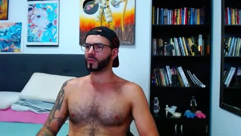 Snapshot of akiles_r chatting on January 16, 2025, 1:27 am akiles online show from January 16, 2025, 1:27 am