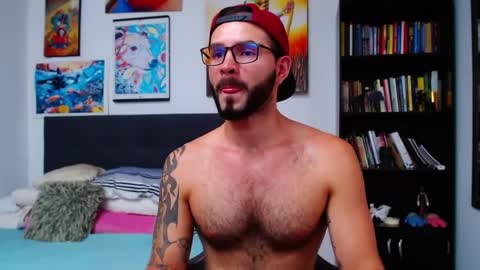 Snapshot of akiles_r chatting on January 28, 2025, 10:12 pm akiles online show from January 28, 2025, 10:12 pm