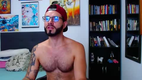 Snapshot of akiles_r chatting on February 3, 2025, 11:26 pm akiles online show from February 3, 2025, 11:26 pm