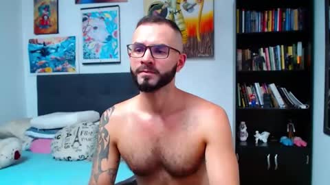 Snapshot of akiles_r chatting on February 6, 2025, 7:51 pm akiles online show from February 6, 2025, 7:51 pm