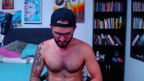 Snapshot of akiles_r chatting on March 5, 2025, 10:10 pm akiles online show from March 5, 2025, 10:10 pm