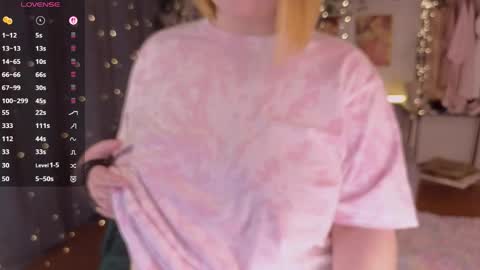 Aki online show from April 8, 2026, 10:32 pm