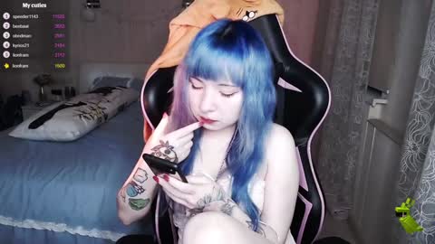 akirahartyx online show from February 8, 2025, 4:25 pm