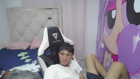 Akyra latin online show from January 19, 2026, 3:27 pm