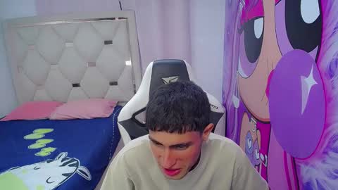 Akyra latin online show from February 12, 2026, 12:33 pm