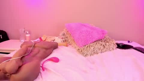 Snapshot of alahia_betancur chatting on January 15, 2025, 6:29 pm Alahia  online show from January 15, 2025, 6:29 pm