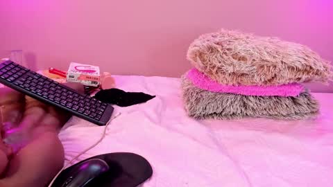 Snapshot of alahia_betancur chatting on January 18, 2025, 3:27 pm Alahia  online show from January 18, 2025, 3:27 pm