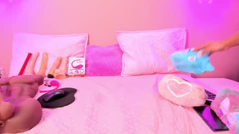 Snapshot of alahia_betancur chatting on January 25, 2025, 12:05 pm Alahia  online show from January 25, 2025, 12:05 pm