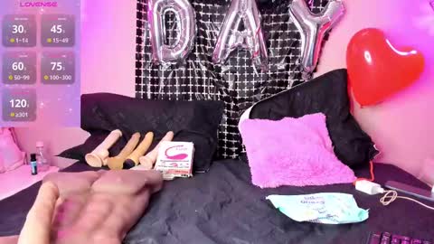 Snapshot of alahia_betancur chatting on February 15, 2025, 3:28 pm Alahia  online show from February 15, 2025, 3:28 pm