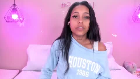 Snapshot of alahia_betancur chatting on March 6, 2025, 12:30 pm Alahia  online show from March 6, 2025, 12:30 pm