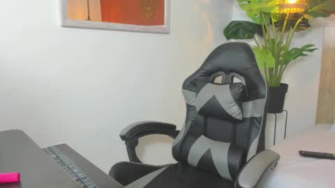 A L A I A online show from March 18, 2026, 3:04 pm