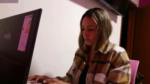 Snapshot of alana0701 chatting on May 16, 2026, 3:25 am Alana online show from May 16, 2026, 3:25 am