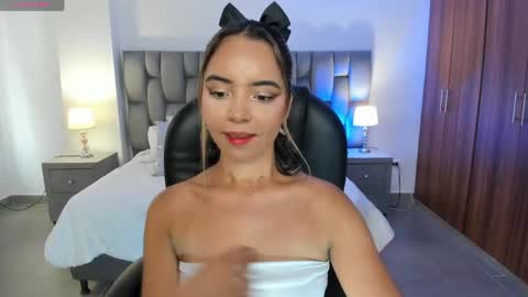 Snapshot of alana_martiins chatting on April 15, 2026, 7:32 pm alana online show from April 15, 2026, 7:32 pm
