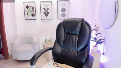 Snapshot of alana_martiins chatting on April 16, 2026, 8:42 pm alana online show from April 16, 2026, 8:42 pm