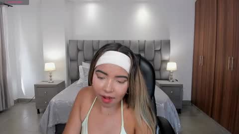 Snapshot of alana_martiins chatting on April 18, 2026, 8:09 pm alana online show from April 18, 2026, 8:09 pm