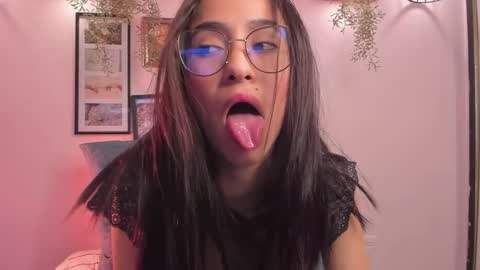 Alana online show from December 3, 2025, 1:42 pm