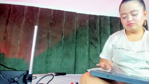 Snapshot of alana_petite chatting on July 5, 2026, 8:10 am ALANA PETITE online show from July 5, 2026, 8:10 am