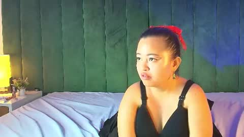 Snapshot of alana_petite chatting on July 17, 2026, 1:34 am ALANA PETITE online show from July 17, 2026, 1:34 am