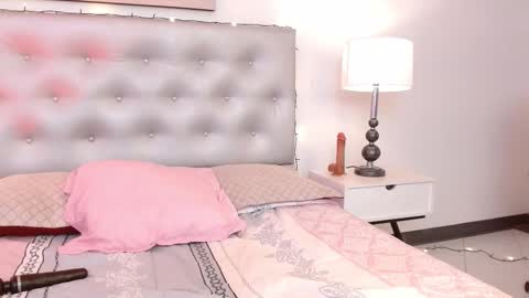 alana online show from November 30, 2025, 3:43 am