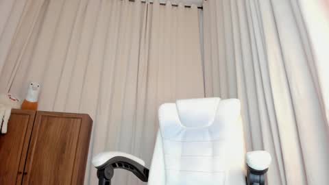 Snapshot of alanakimura_ chatting on January 5, 2025, 12:42 pm Alana silvana online show from January 5, 2025, 12:42 pm