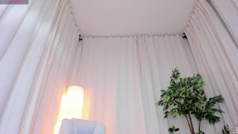 Snapshot of alanakimura_ chatting on March 7, 2025, 12:45 pm Alana silvana online show from March 7, 2025, 12:45 pm