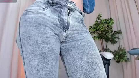 Snapshot of alanakimura_ chatting on March 7, 2025, 4:11 pm Alana silvana online show from March 7, 2025, 4:11 pm