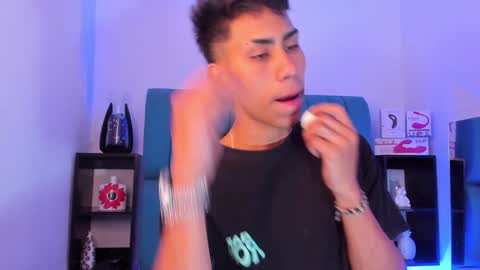 Snapshot of alannaughty_ chatting on December 19, 2024, 8:23 pm alannaughty_ online show from December 19, 2024, 8:23 pm