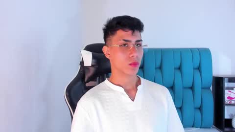 Snapshot of alannaughty_ chatting on February 12, 2025, 4:01 am alannaughty_ online show from February 12, 2025, 4:01 am