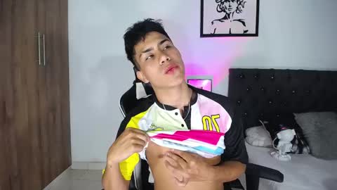 Snapshot of alannaughty_ chatting on October 30, 2025, 12:45 am alannaughty_ online show from October 30, 2025, 12:45 am