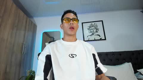 alannaughty_ online show from April 17, 2026, 1:19 am