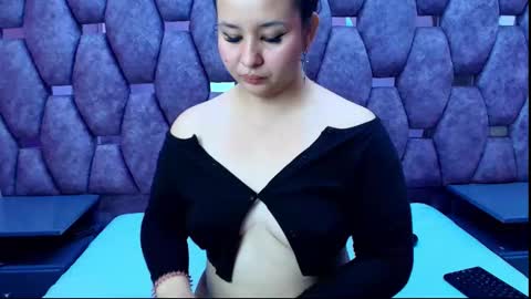 AlaSmith  online show from April 18, 2026, 2:37 am