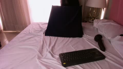 albaandthayron online show from February 1, 2025, 6:08 pm