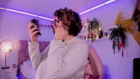 albaandthayron online show from February 13, 2025, 12:11 pm